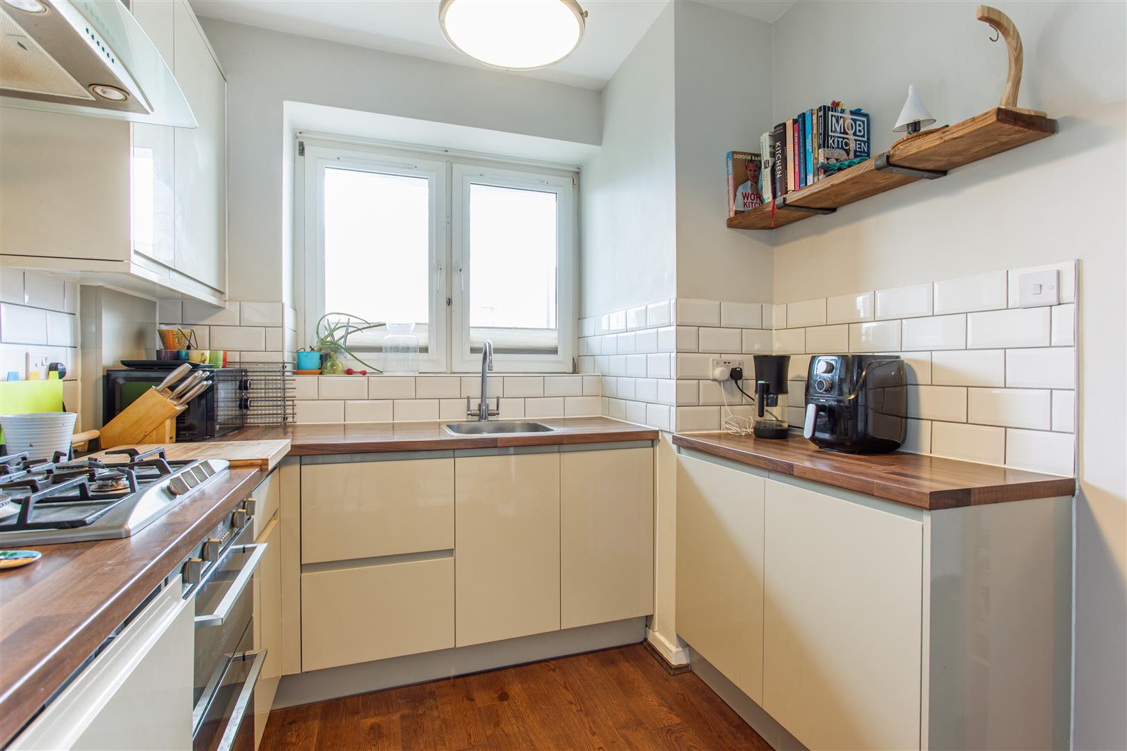 2 bed property in Roman Road, Bow